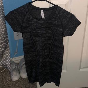 Lulu Lemon swiftly shirt